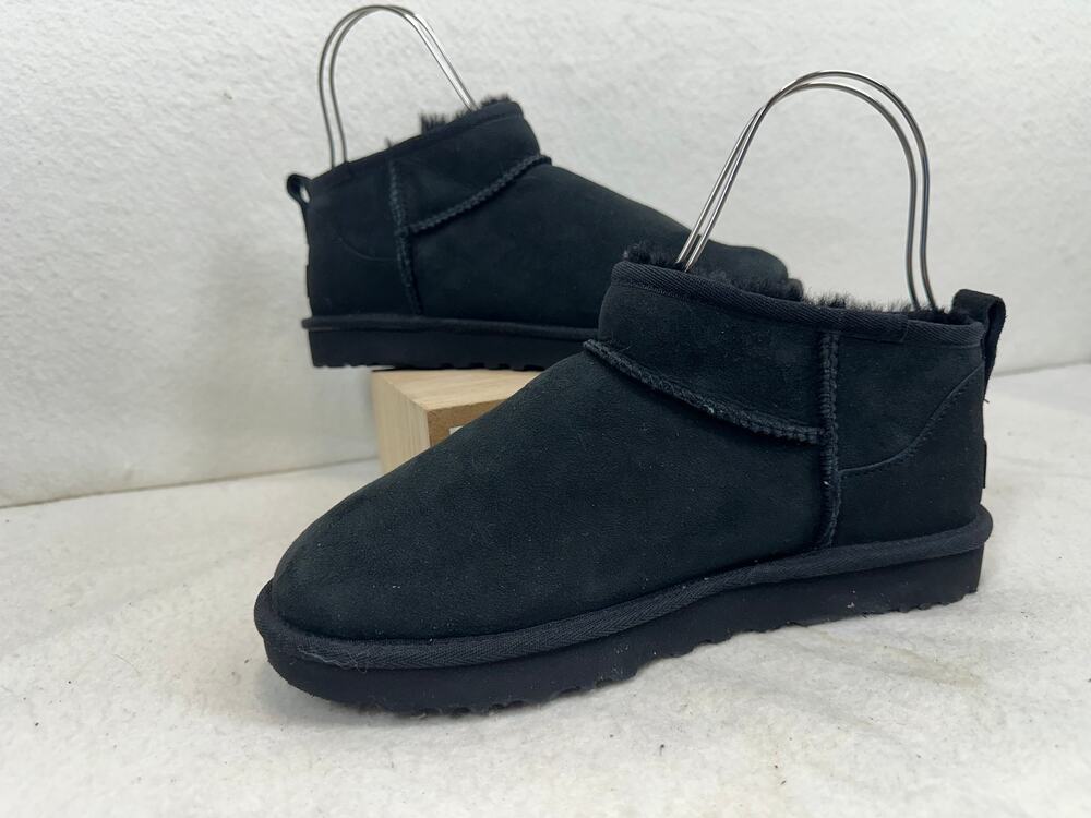 Ugg Women's Black Classic Ultra Mini Suede Pull-On Booties SZ 8 NWT
